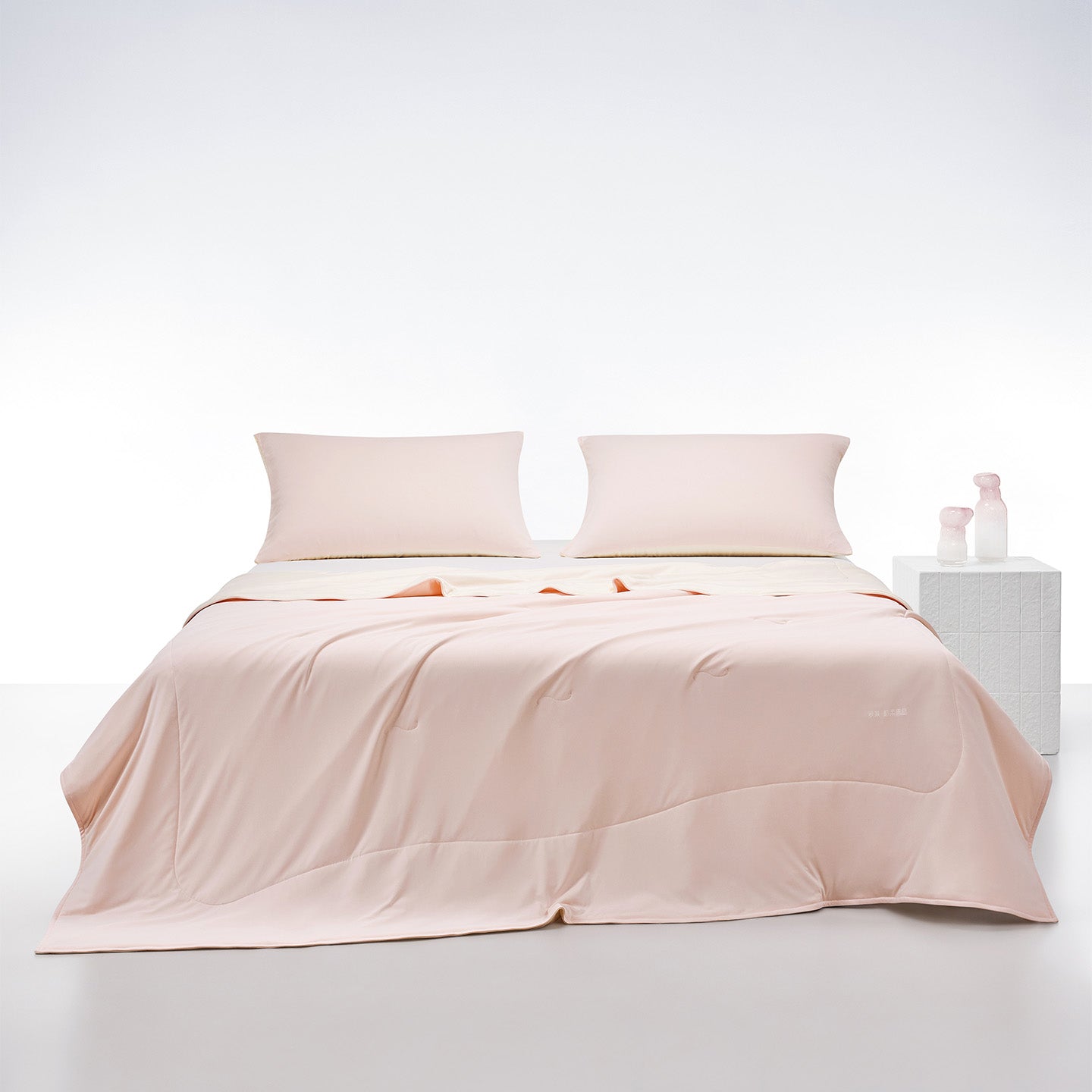 Dual-Sided Cooling Fibre Comforter | Quick-Dry Ice-Touch Feel for Singapore's Hot Humid Nights