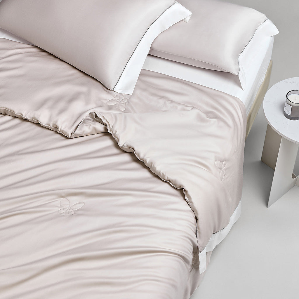 Tencel™ Mulberry Silk Antibacterial Comforter | Washable, Hypoallergenic & Cool for Tropical Sleep
