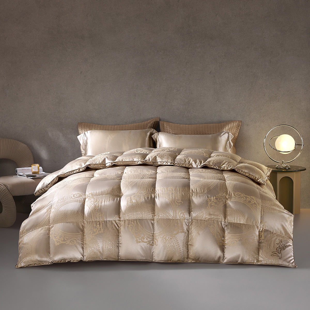95% Polish Goose Down Luxury Quilt | Jacquard Weave, Hotel-Grade Warmth for Cold Air-Con Retreats
