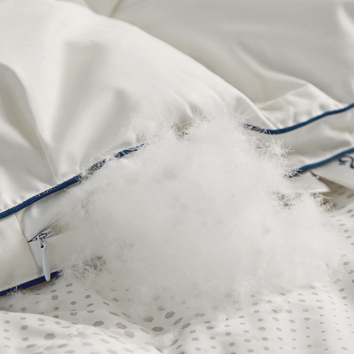 95% White Goose Down All-Season Duvet | Smart Temp-Regulating Comfort for Singapore AC Bedrooms