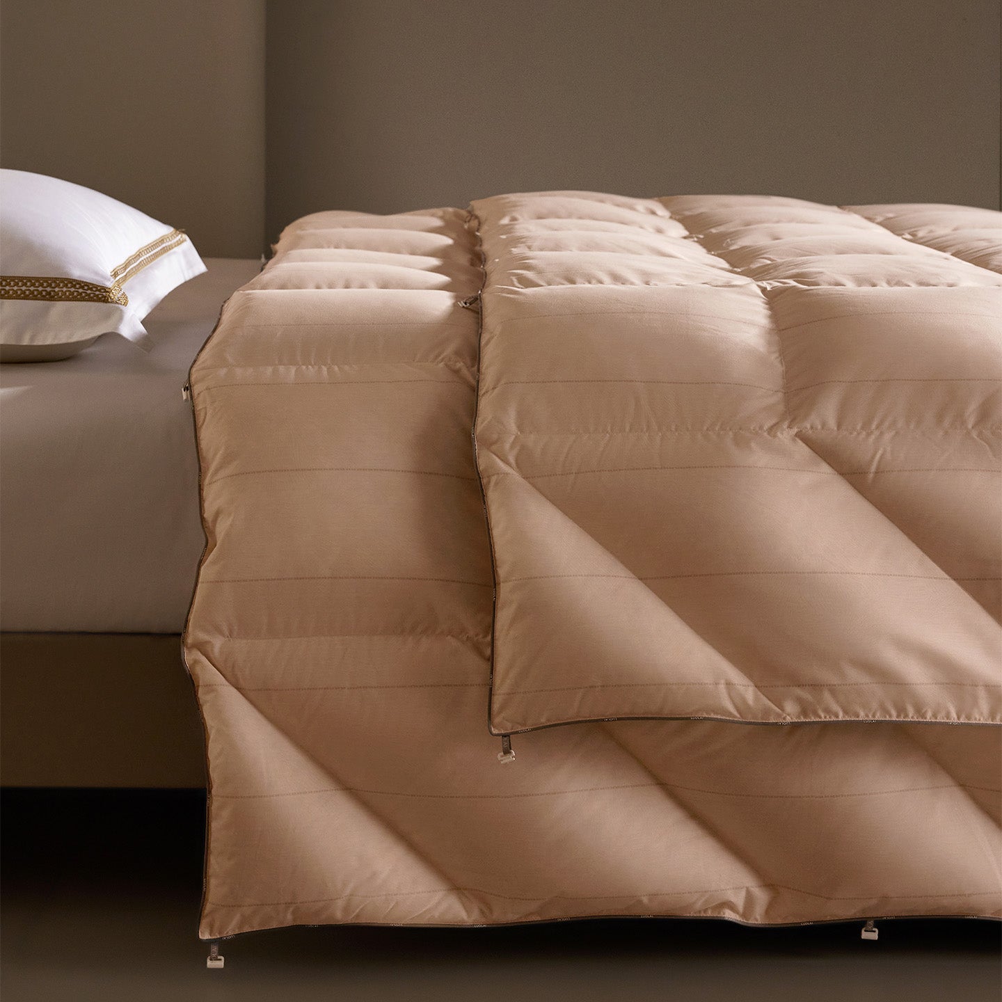 95% Goose Down Heavy-Weight Quilt | Snowfield Grade Warmth for Cold Air-Con Rooms & Travel