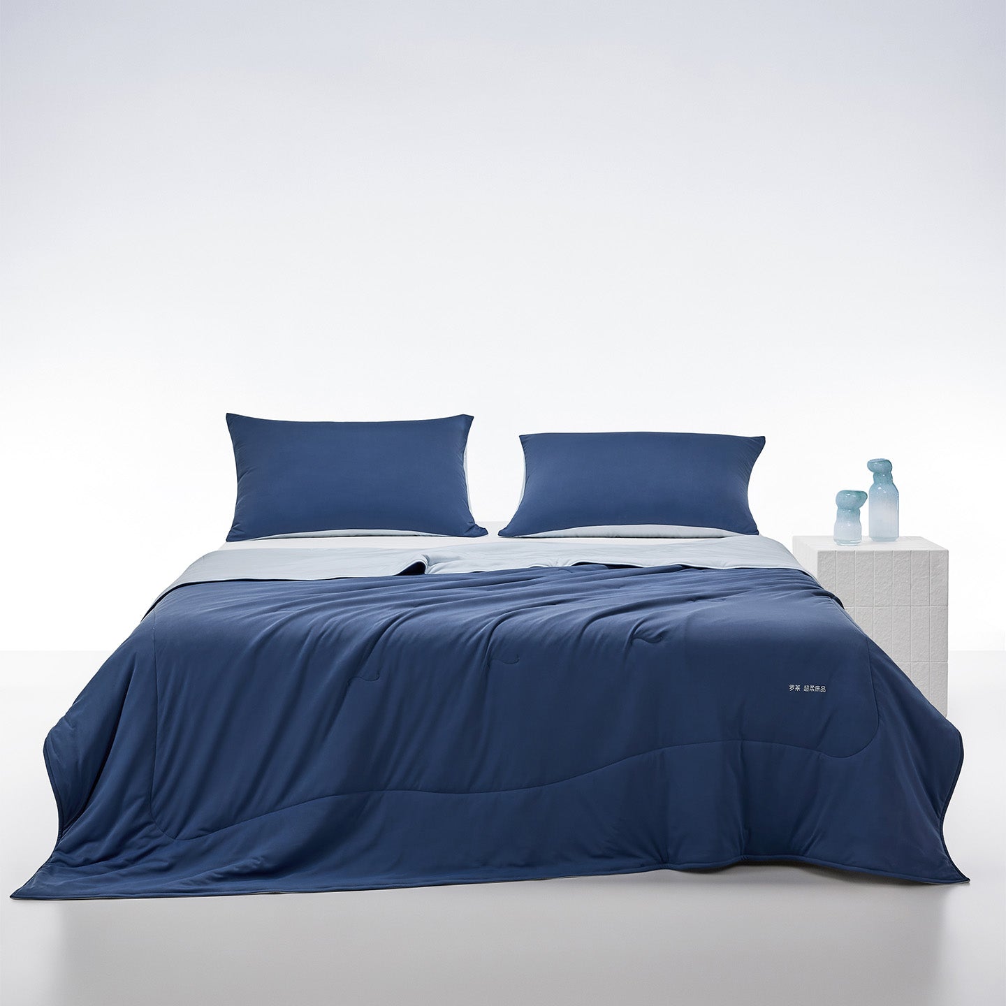 Dual-Sided Cooling Fibre Comforter | Quick-Dry Ice-Touch Feel for Singapore's Hot Humid Nights