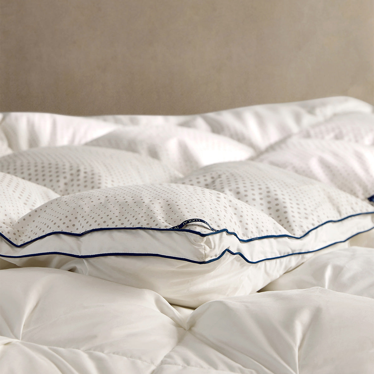 95% White Goose Down All-Season Duvet | Smart Temp-Regulating Comfort for Singapore AC Bedrooms