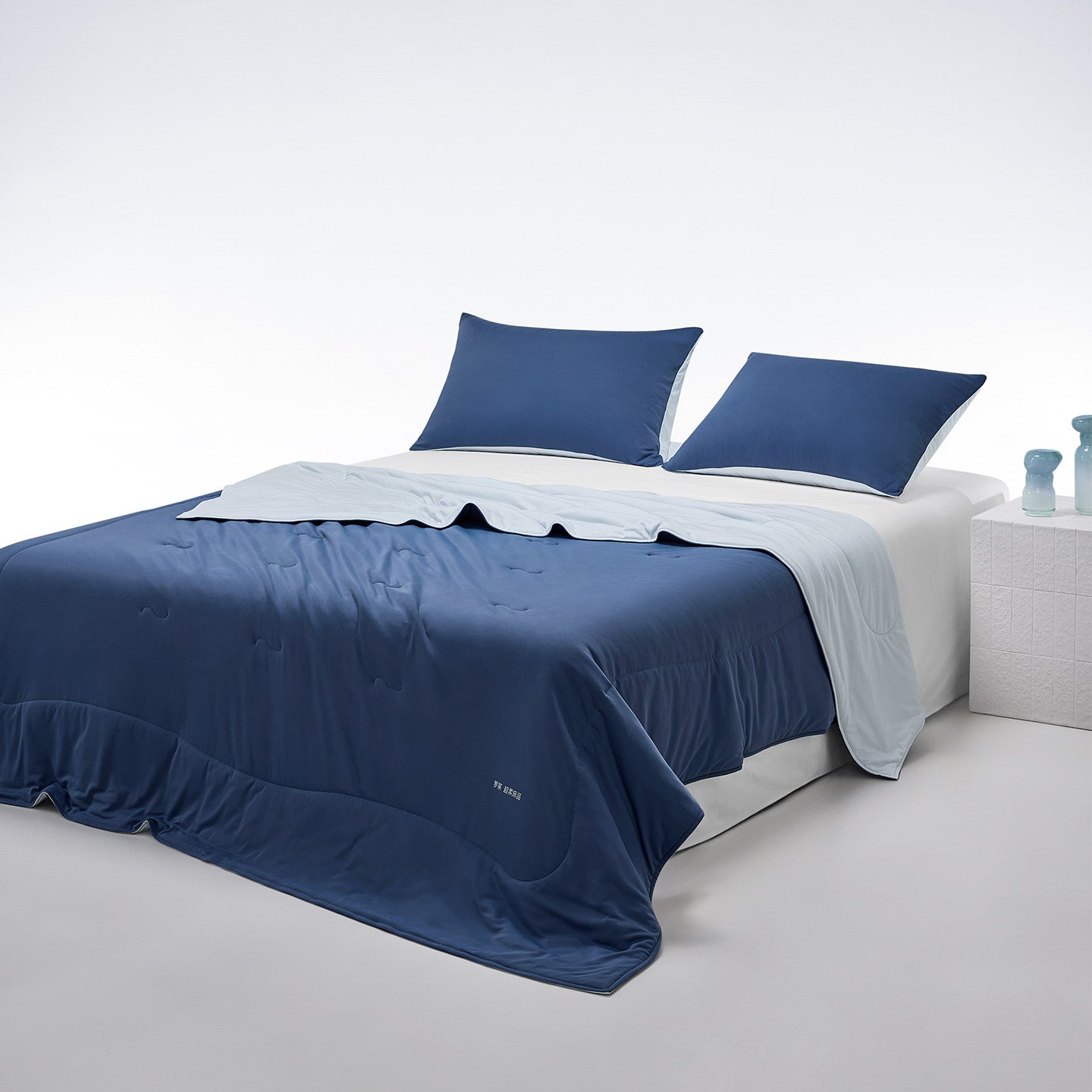 Dual-Sided Cooling Fibre Comforter | Quick-Dry Ice-Touch Feel for Singapore's Hot Humid Nights