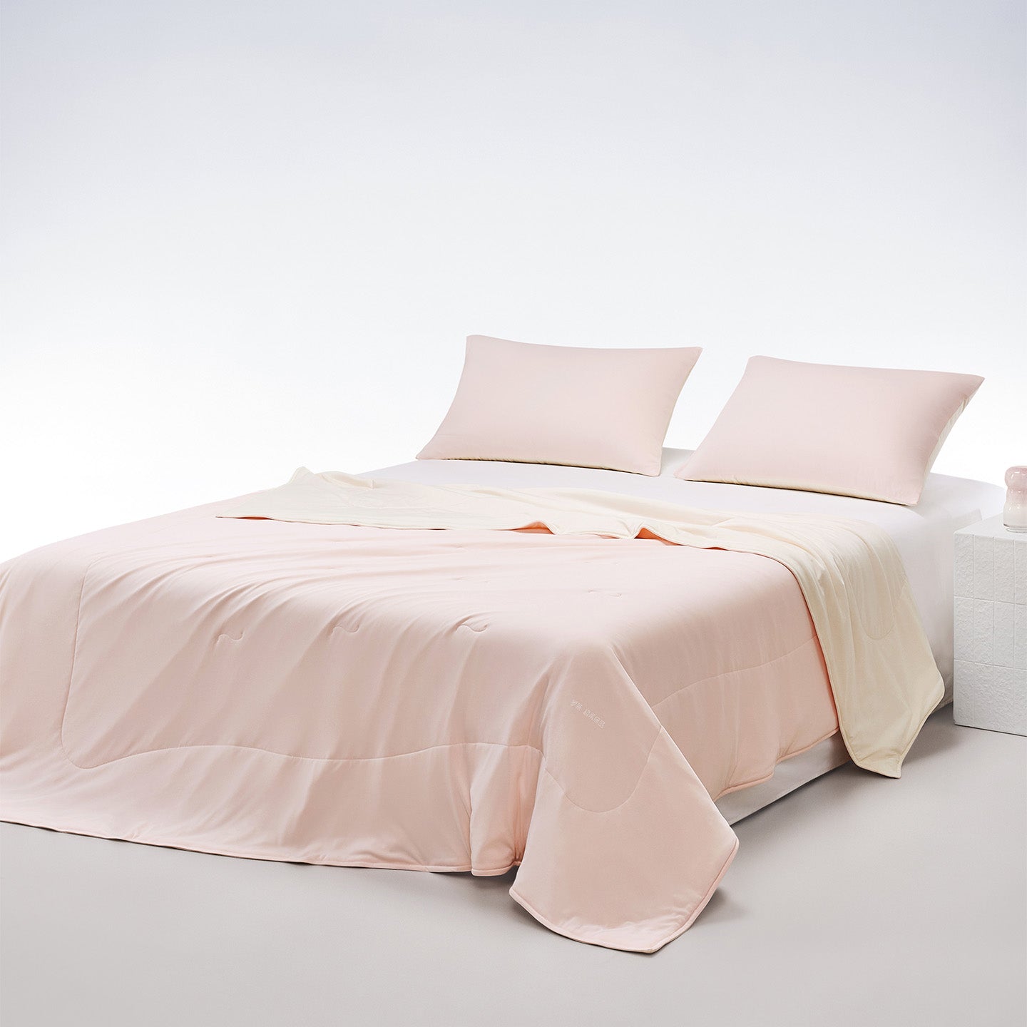 Dual-Sided Cooling Fibre Comforter | Quick-Dry Ice-Touch Feel for Singapore's Hot Humid Nights
