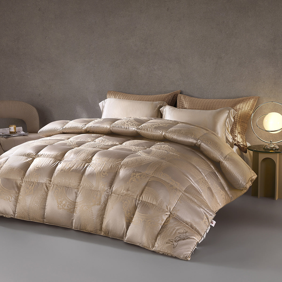 95% Polish Goose Down Luxury Quilt | Jacquard Weave, Hotel-Grade Warmth for Cold Air-Con Retreats