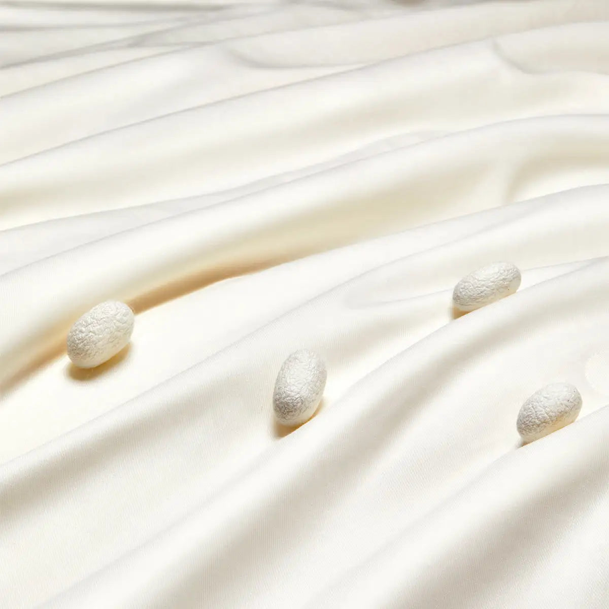 Traceable Silk-Fill Embroidered Cotton Duvet | Artisan Craftsmanship, Natural & Skin-Safe Comfort