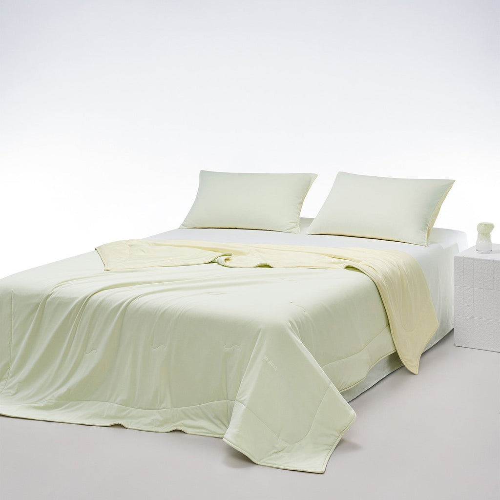 Dual-Sided Cooling Fibre Comforter | Quick-Dry Ice-Touch Feel for Singapore's Hot Humid Nights