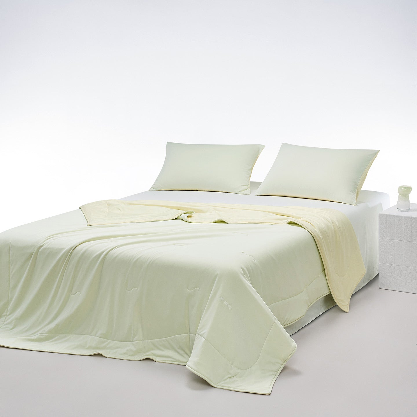Dual-Sided Cooling Fibre Comforter | Quick-Dry Ice-Touch Feel for Singapore's Hot Humid Nights