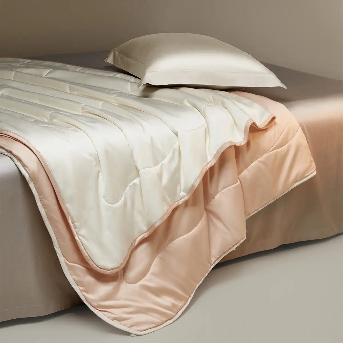 Traceable Silk-Fill Embroidered Cotton Duvet | Artisan Craftsmanship, Natural & Skin-Safe Comfort