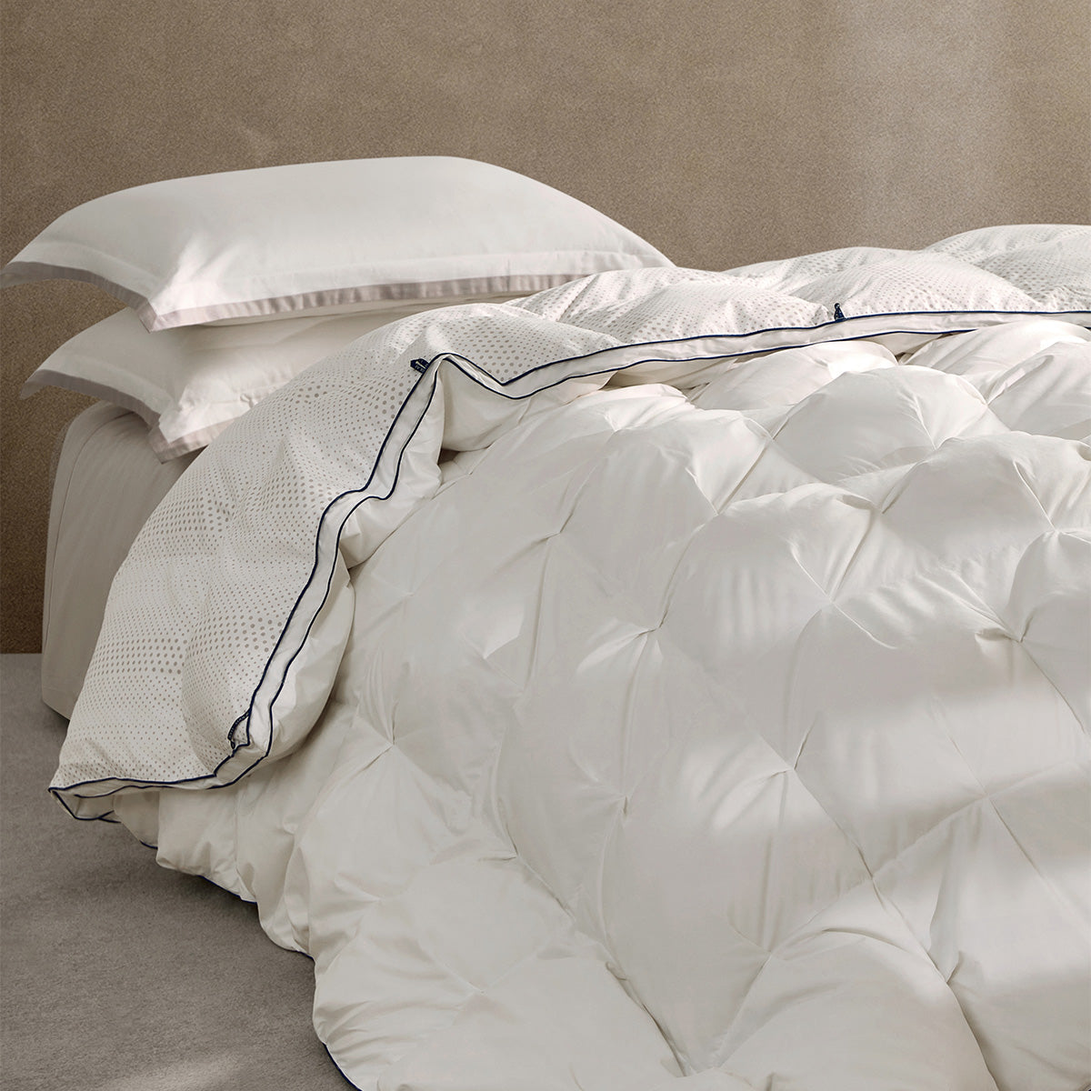 95% White Goose Down All-Season Duvet | Smart Temp-Regulating Comfort for Singapore AC Bedrooms