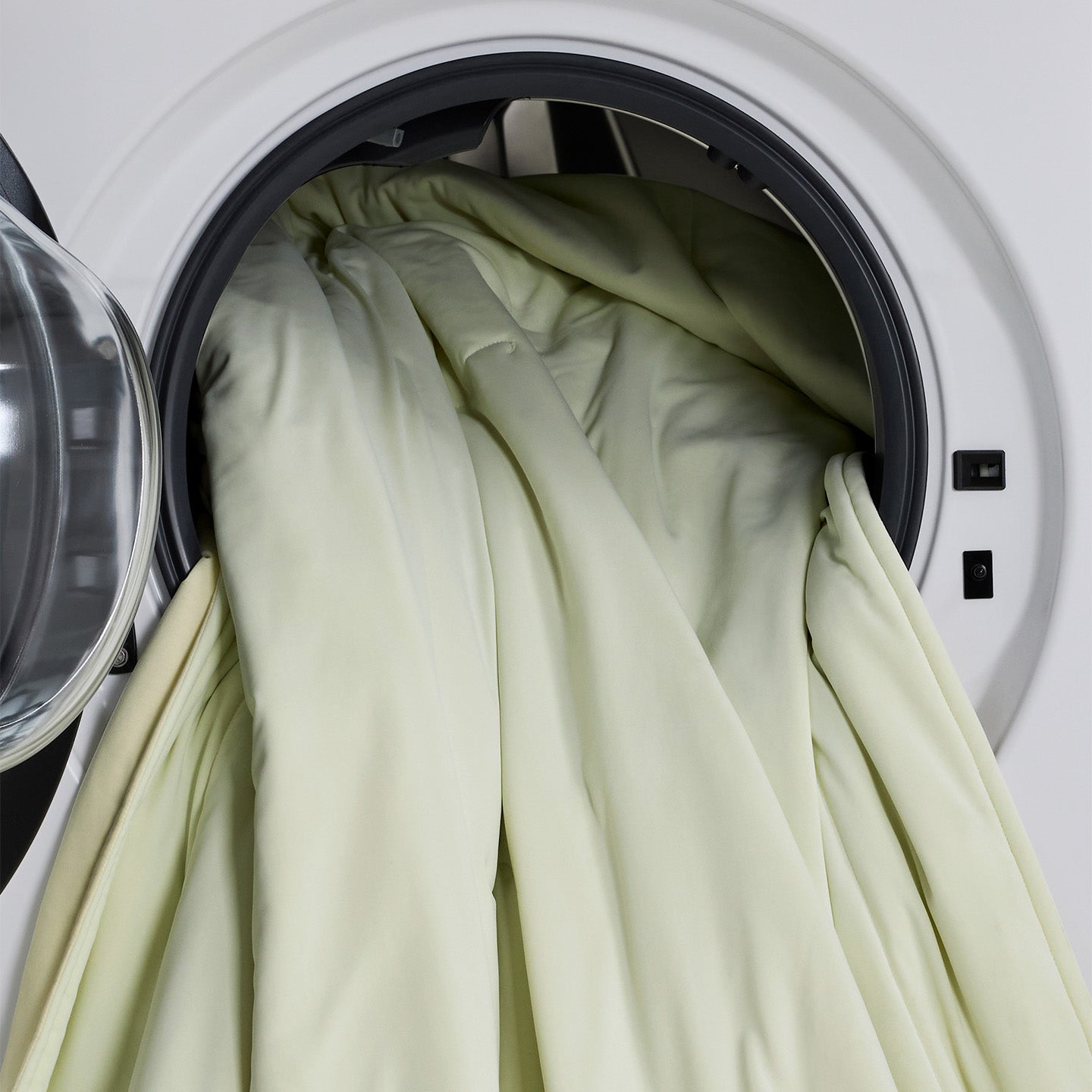 Dual-Sided Cooling Fibre Comforter | Quick-Dry Ice-Touch Feel for Singapore's Hot Humid Nights