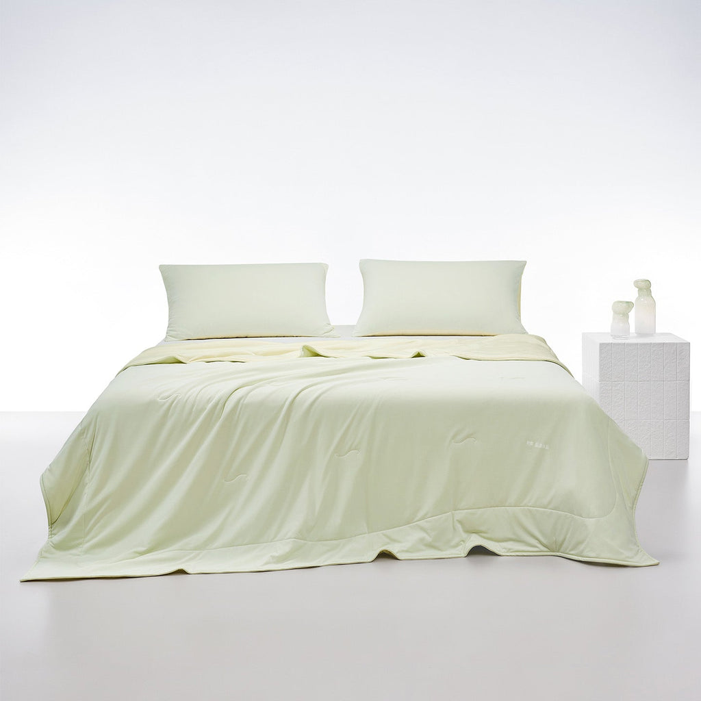 Dual-Sided Cooling Fibre Comforter | Quick-Dry Ice-Touch Feel for Singapore's Hot Humid Nights