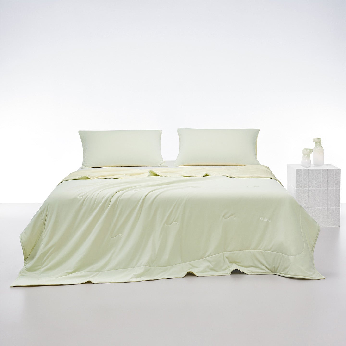Dual-Sided Cooling Fibre Comforter | Quick-Dry Ice-Touch Feel for Singapore's Hot Humid Nights