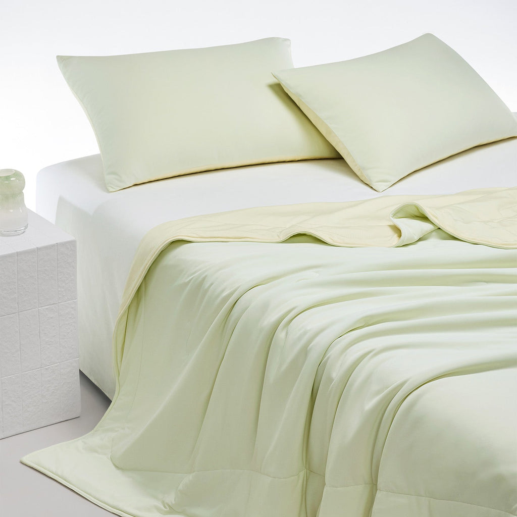 Dual-Sided Cooling Fibre Comforter | Quick-Dry Ice-Touch Feel for Singapore's Hot Humid Nights