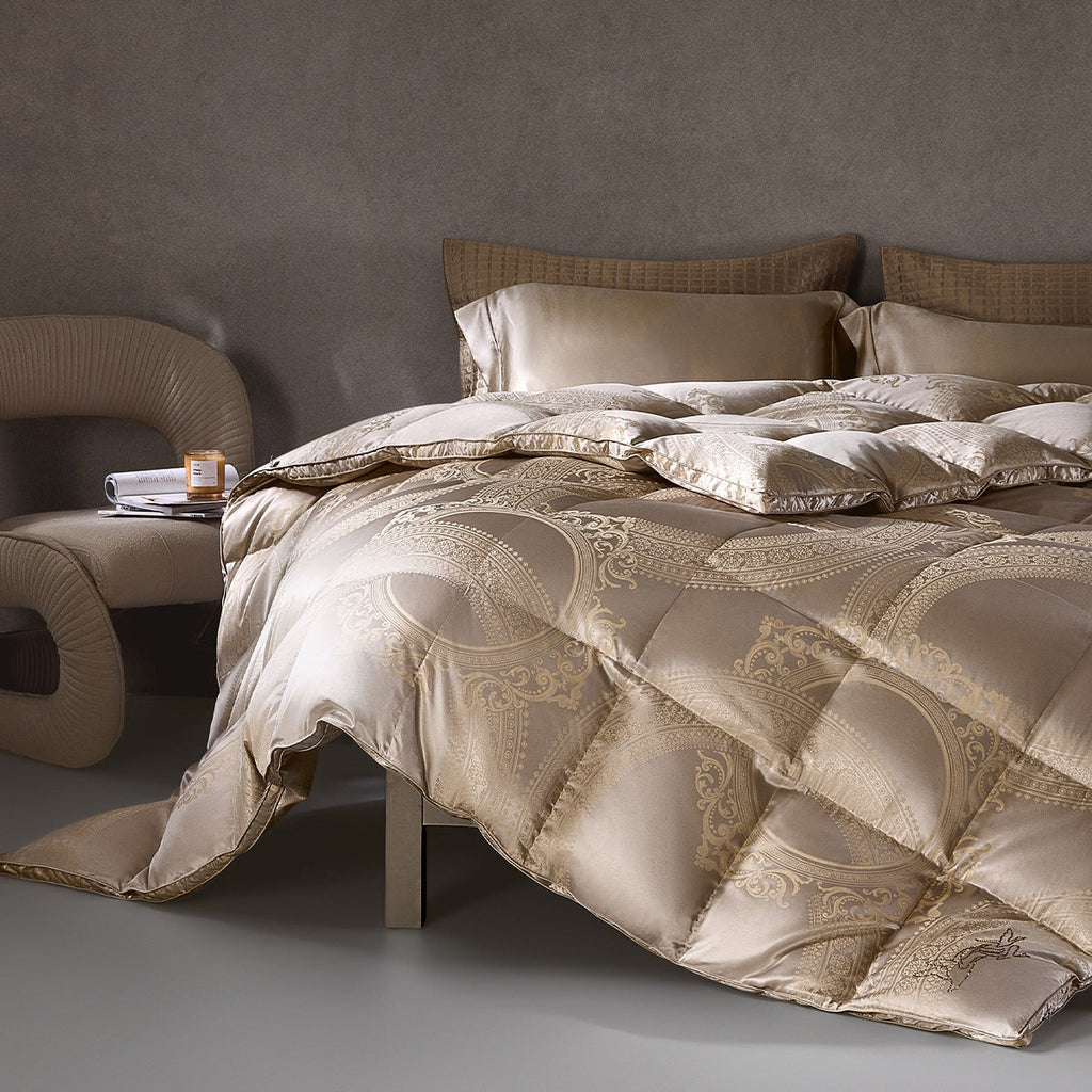 95% Polish Goose Down Luxury Quilt | Jacquard Weave, Hotel-Grade Warmth for Cold Air-Con Retreats