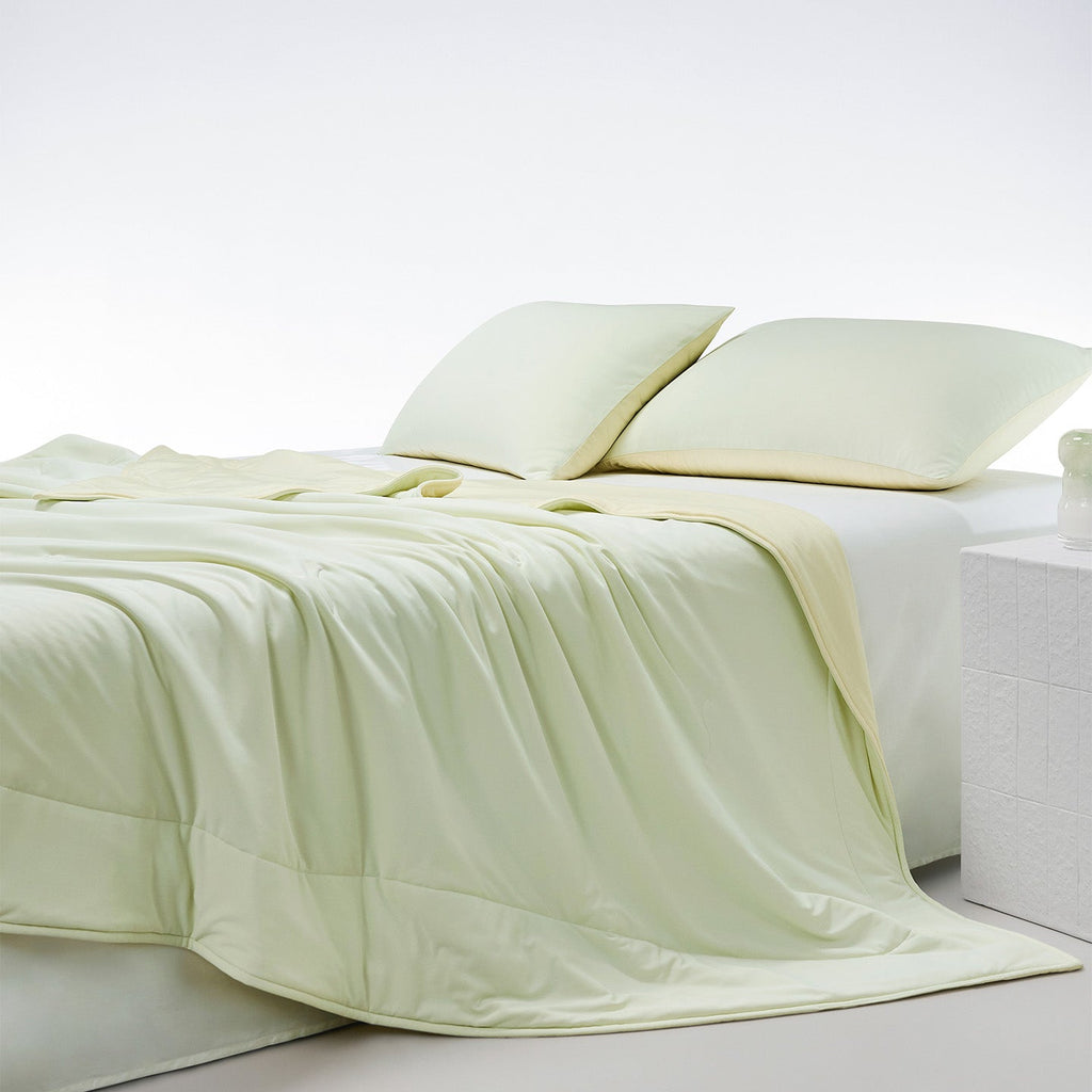 Dual-Sided Cooling Fibre Comforter | Quick-Dry Ice-Touch Feel for Singapore's Hot Humid Nights