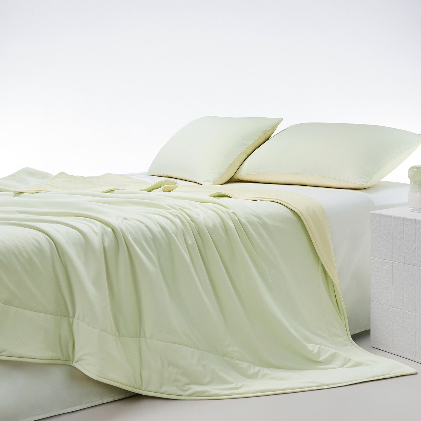 Dual-Sided Cooling Fibre Comforter | Quick-Dry Ice-Touch Feel for Singapore's Hot Humid Nights