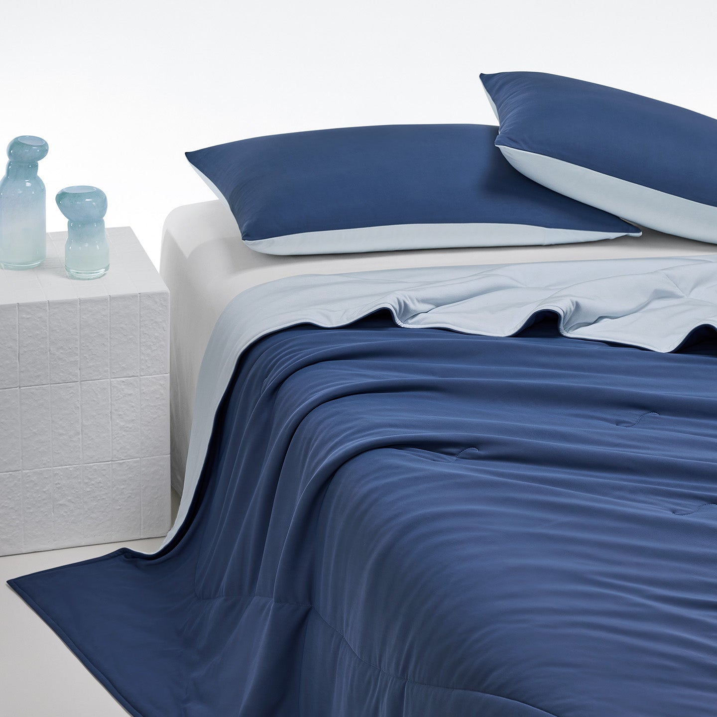 Dual-Sided Cooling Fibre Comforter | Quick-Dry Ice-Touch Feel for Singapore's Hot Humid Nights